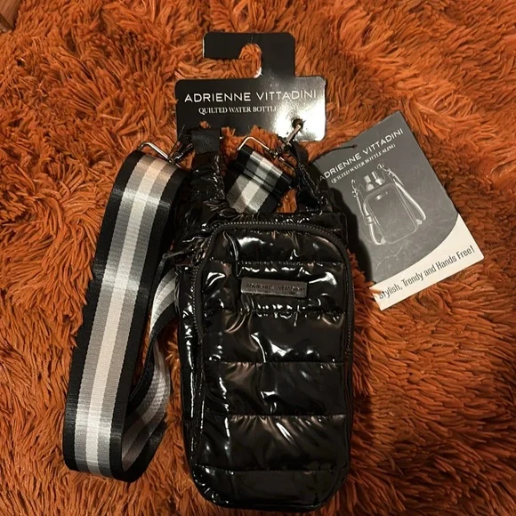 Adrienne Vittadini Quilted water bottle sling bag - Picture 4 of 4
